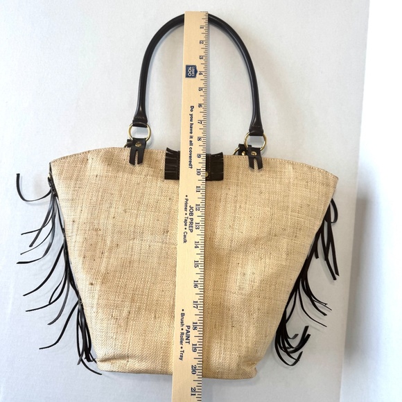 Charm and Luck Straw/Leather Summer Tote/Bag w/Side Fringe/Magnetic Closure - Picture 4 of 16